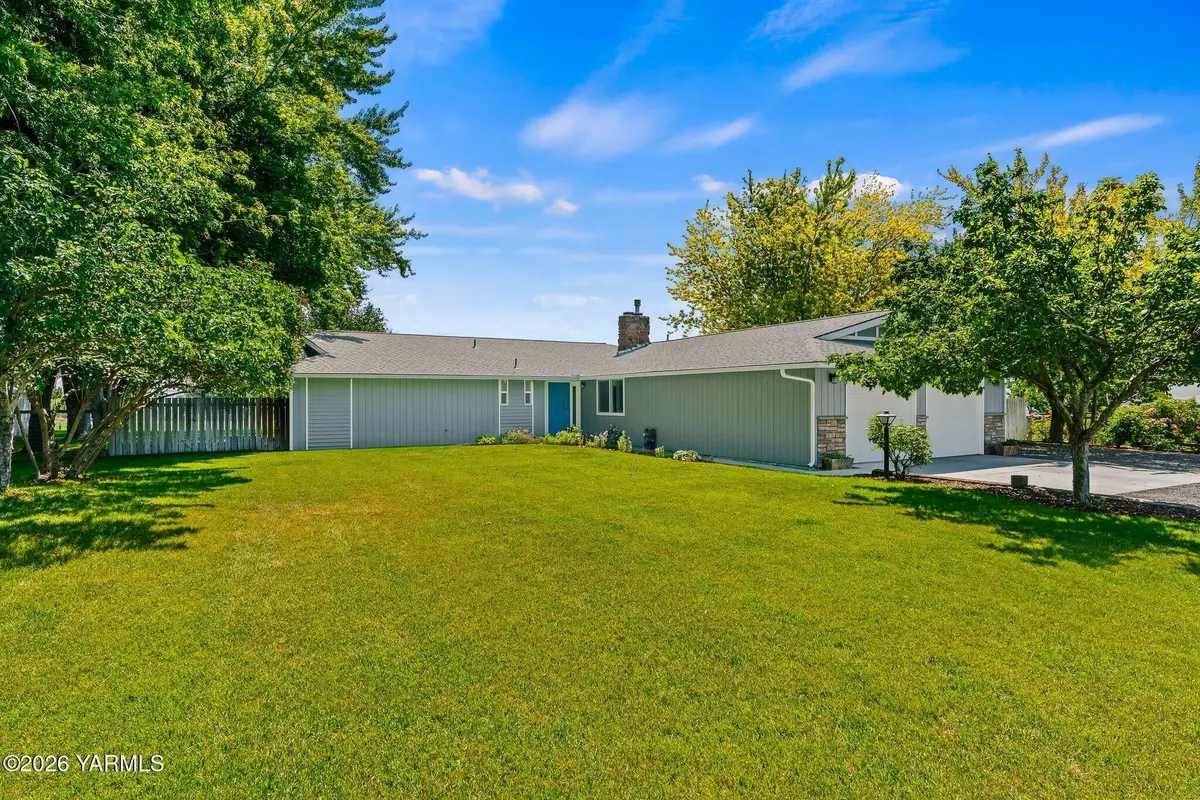 61 N Johnson Rd, Selah, WA 98942 - #1