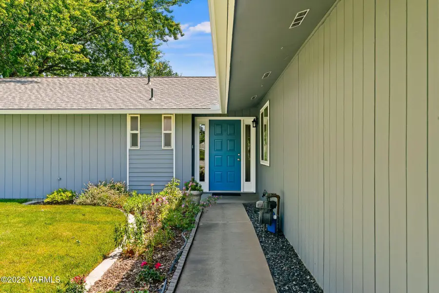 61 N Johnson Rd, Selah, WA 98942 - #3