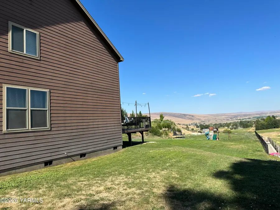 671 Tibbling Rd, Selah, WA 98942 - #2