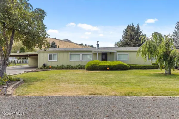 20 Falcon Crest Way, Yakima, WA 98908