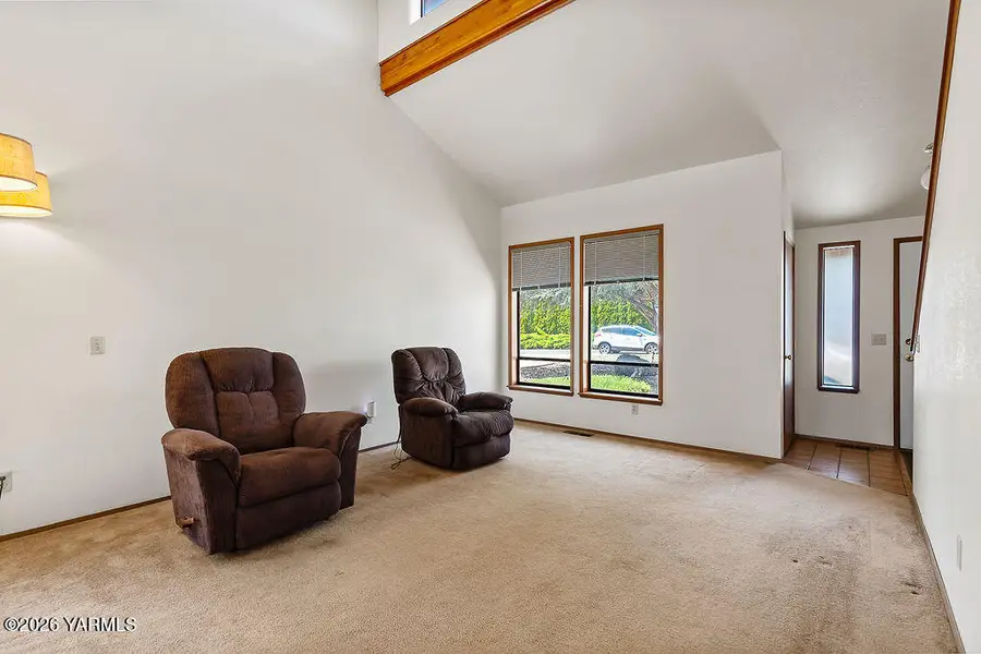 603 S 69th Ave #A & B, Yakima, WA 98908 - #3