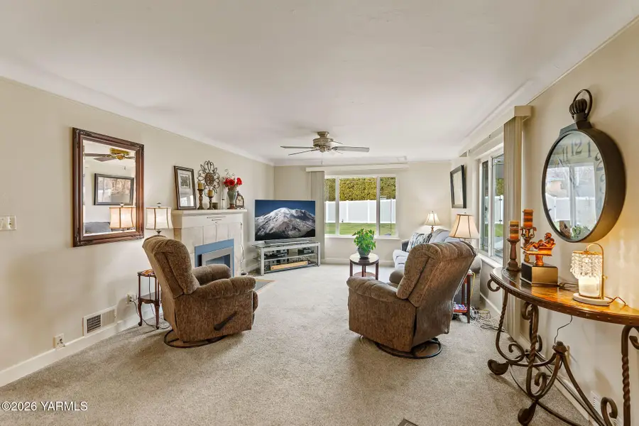 4305 Marylin Dr, Yakima, WA 98908 - #3