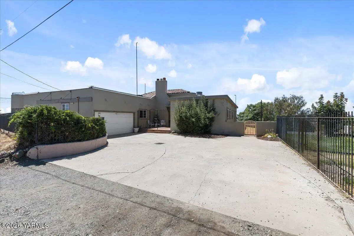4503 Roza Hill Dr, Yakima, WA 98901 - #1
