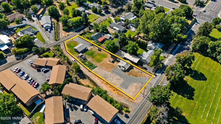 207 N 33rd St, Yakima, WA 98901 - #3