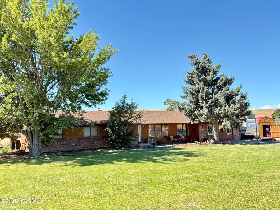 660 Rodman Rd, Selah, WA 98942 - #2