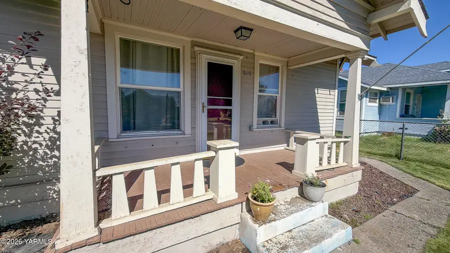 610 S 10th Ave, Yakima, WA 98902 - #2