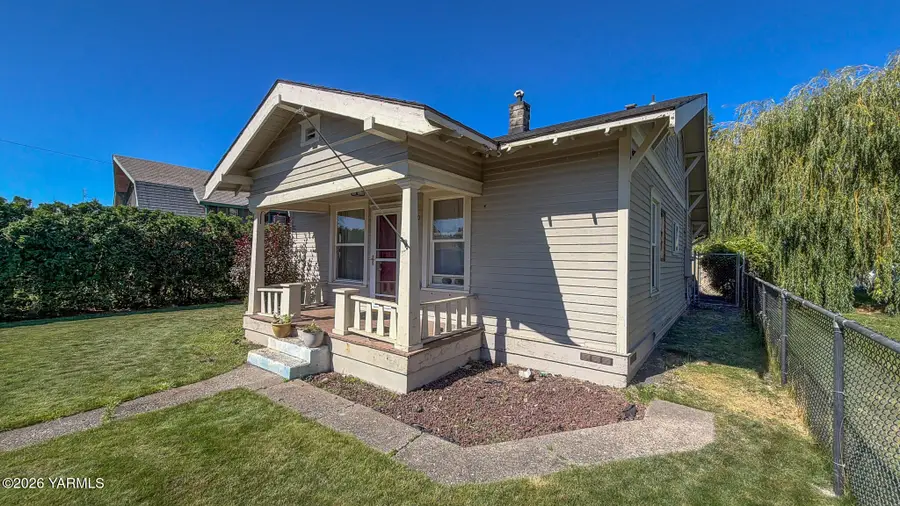 610 S 10th Ave, Yakima, WA 98902 - #3