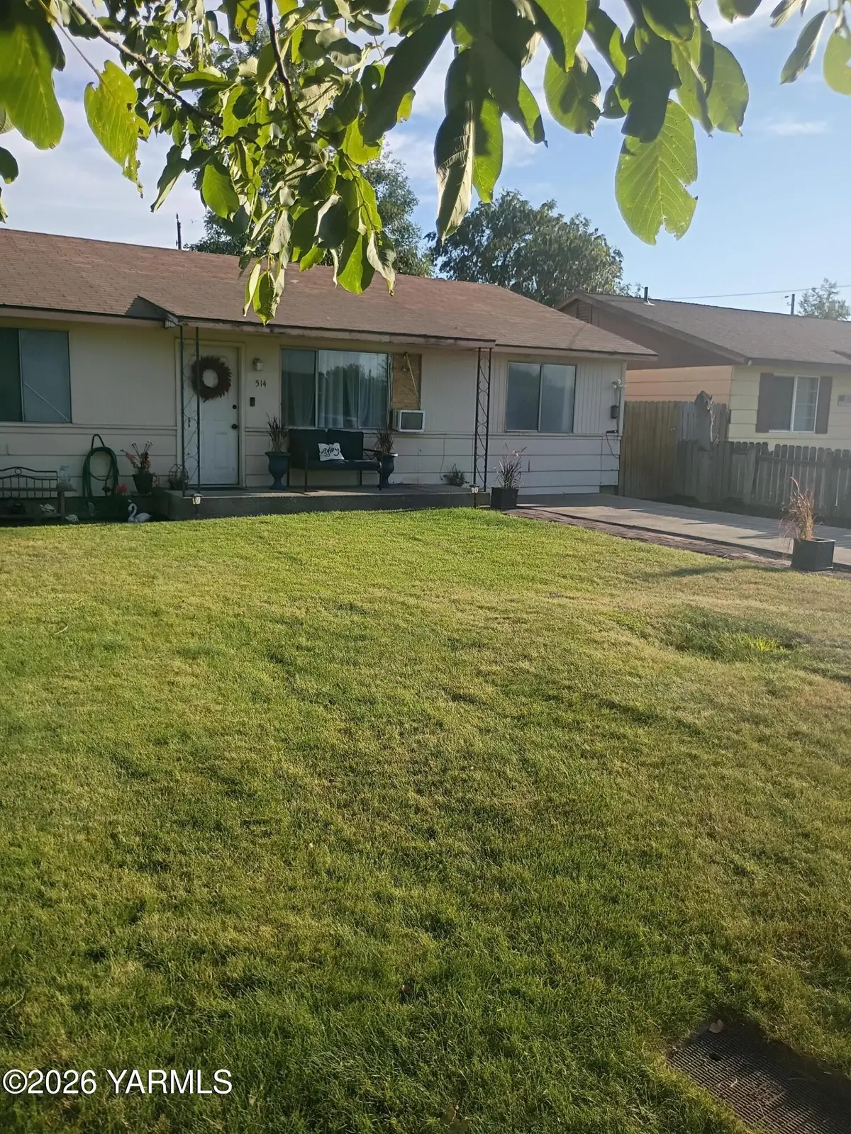 514 Cedar St, Mabton, WA 98935 - #1