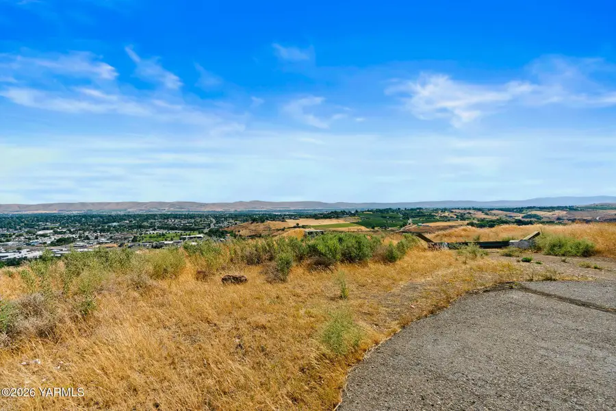 100 Friday Point Pl, Selah, WA 98942 - #2