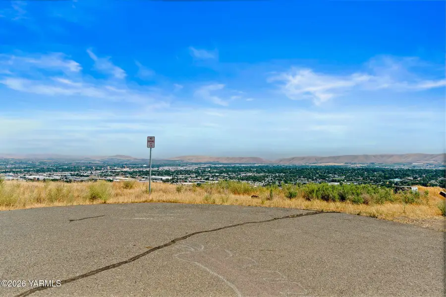 100 Friday Point Pl, Selah, WA 98942 - #3