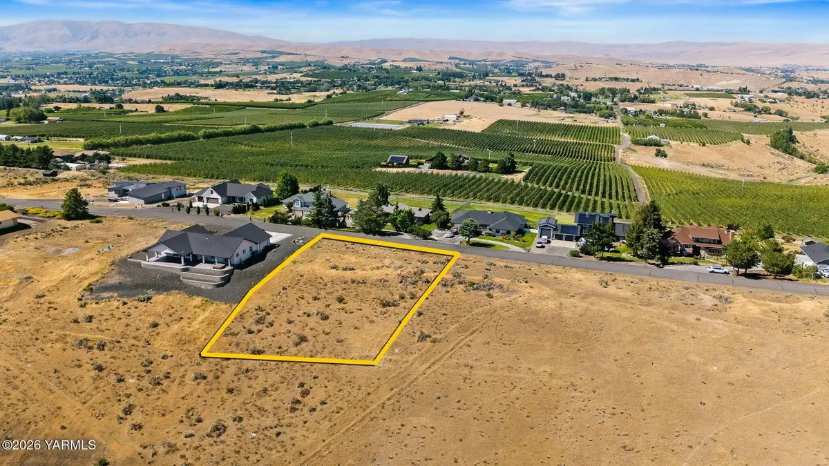 729 Lookout Point Dr, Selah, WA 98942 - #1