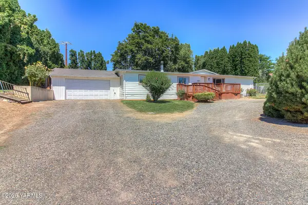 1207 Pollock Ave, Zillah, WA 98953