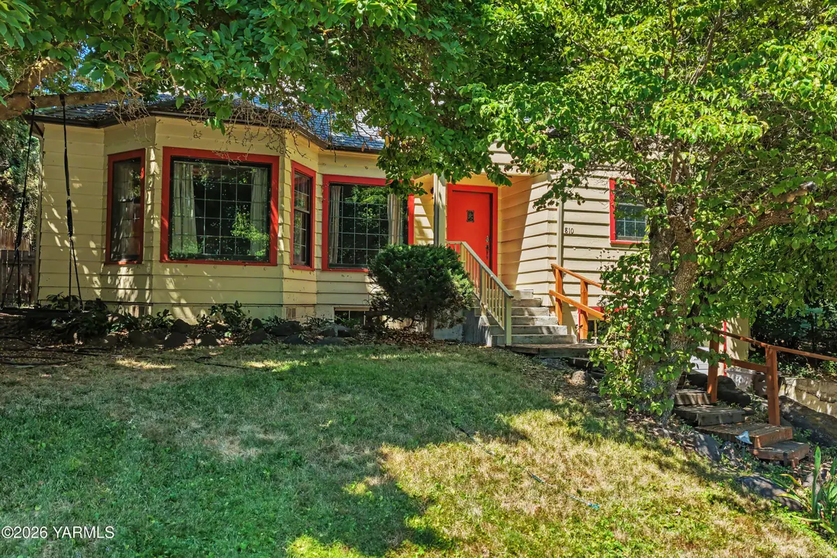 810 S 19th Ave, Yakima, WA 98902 - #1
