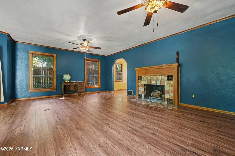 810 S 19th Ave, Yakima, WA 98902 - #3