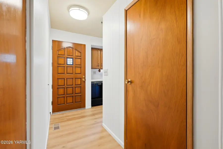 816 S 35th Ave, Yakima, WA 98902 - #3