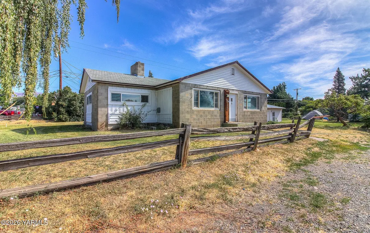 1308 Wisconsin Ave, Tieton, WA 98947 - #1
