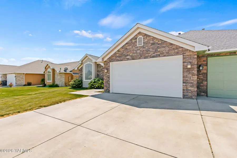 8706 Garden Ave, Yakima, WA 98908 - #3