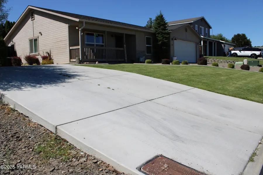 6700 Crestfields Rd, Yakima, WA 98903 - #2