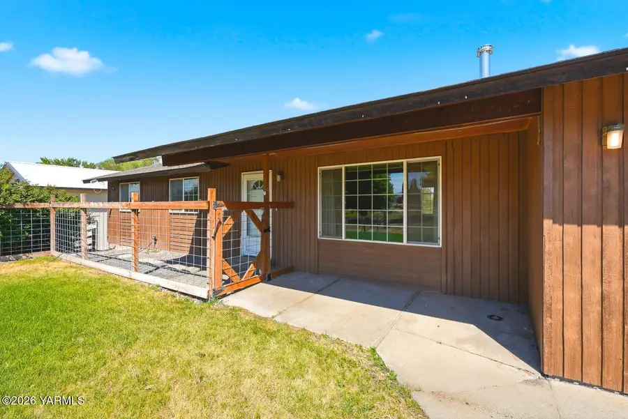 3415 N Wenas Rd, Selah, WA 98942 - #2