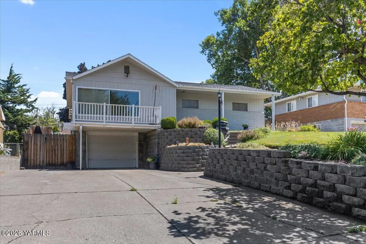 305 N 28th Ave, Yakima, WA 98902 - #1