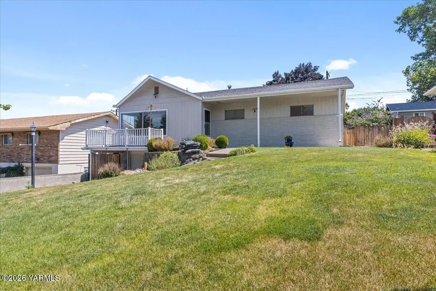 305 N 28th Ave, Yakima, WA 98902 - #2