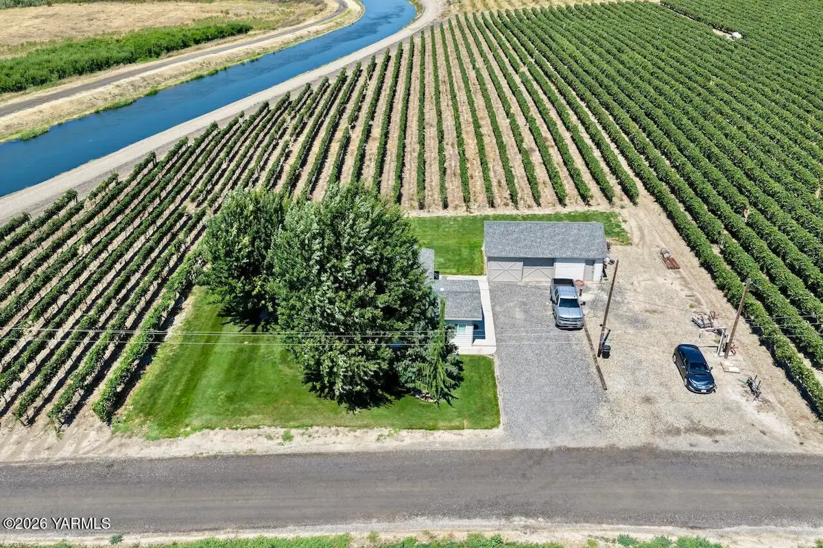 191 W Darby Ln, Zillah, WA 98953 - #1