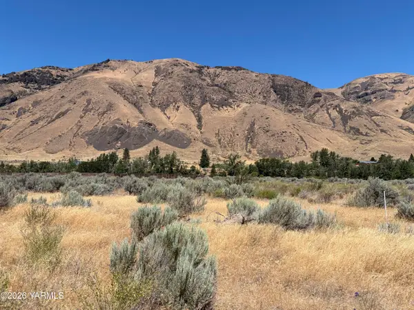 kna Lake Naches Dr #103-104, Naches, WA 98937