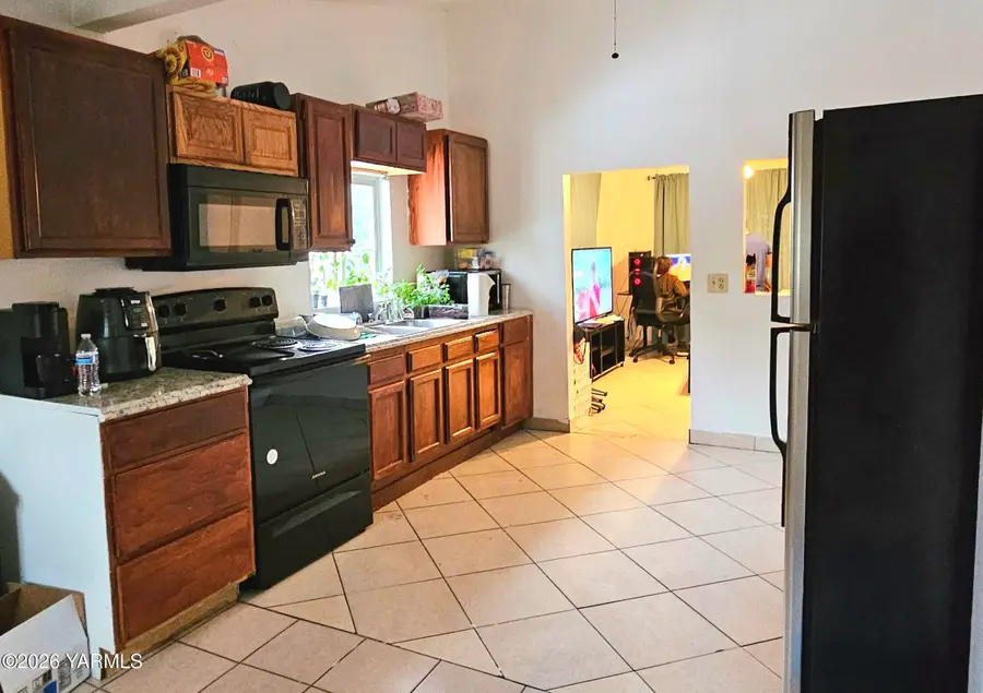 1617 S 14th St, Yakima, WA 98901 - #2