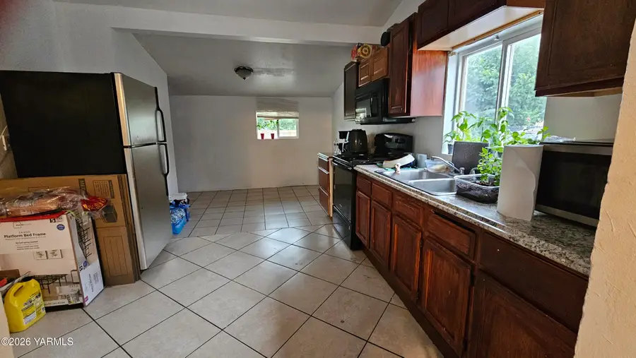 1617 S 14th St, Yakima, WA 98901 - #3