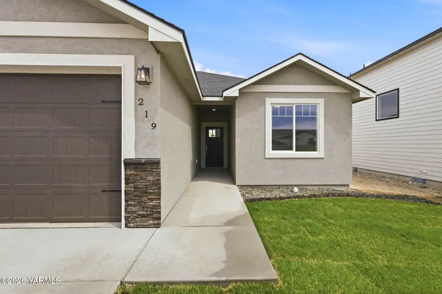 219 Packer St, Prosser, WA 99350 - #2