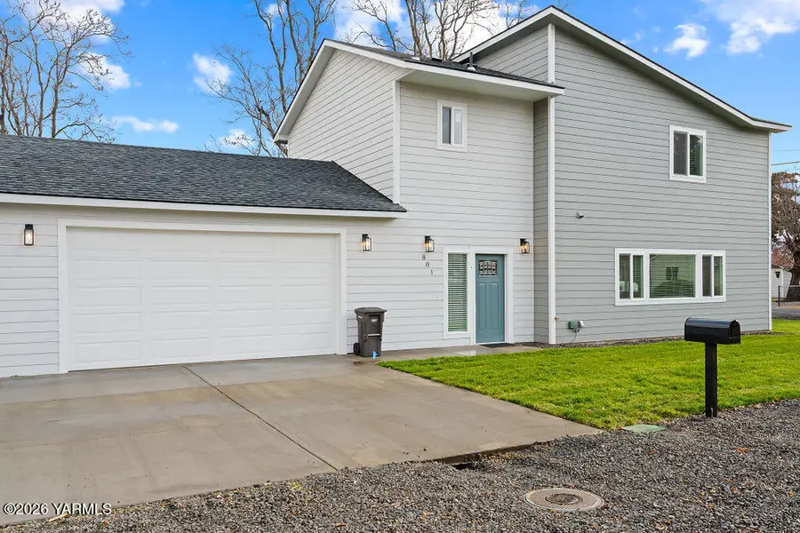 801 N 24th Ave, Yakima, WA 98902 - #3