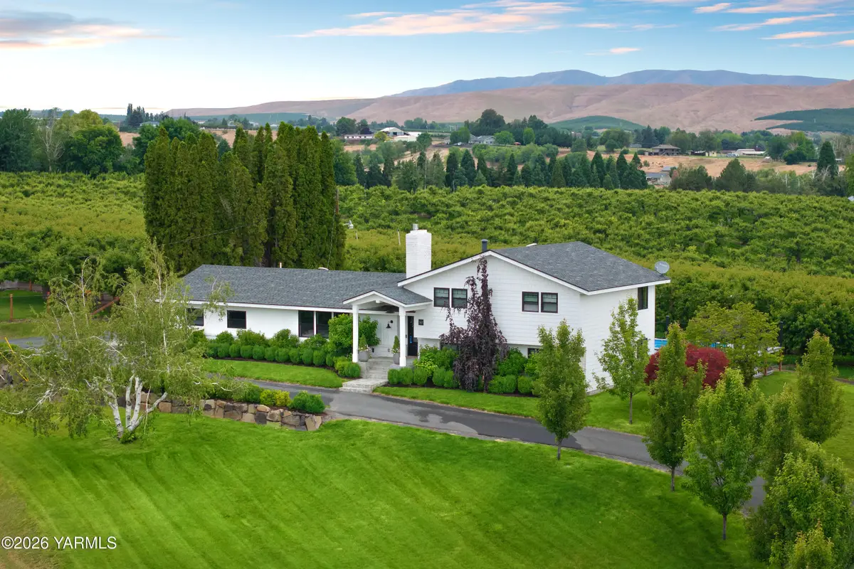 367 Baker Rd, Selah, WA 98942 - #1