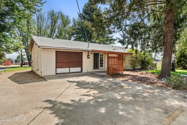 191 Stohler Rd, Selah, WA 98942
