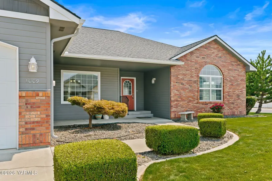 1009 S 91st Ave, Yakima, WA 98908 - #3