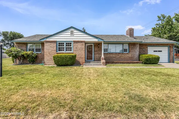 202 Bel Air Dr, Yakima, WA 98908