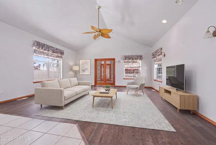217 Santa Roza Dr, Yakima, WA 98901 - #3