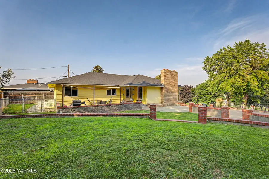 527 Park Dr, Sunnyside, WA 98944 - #3