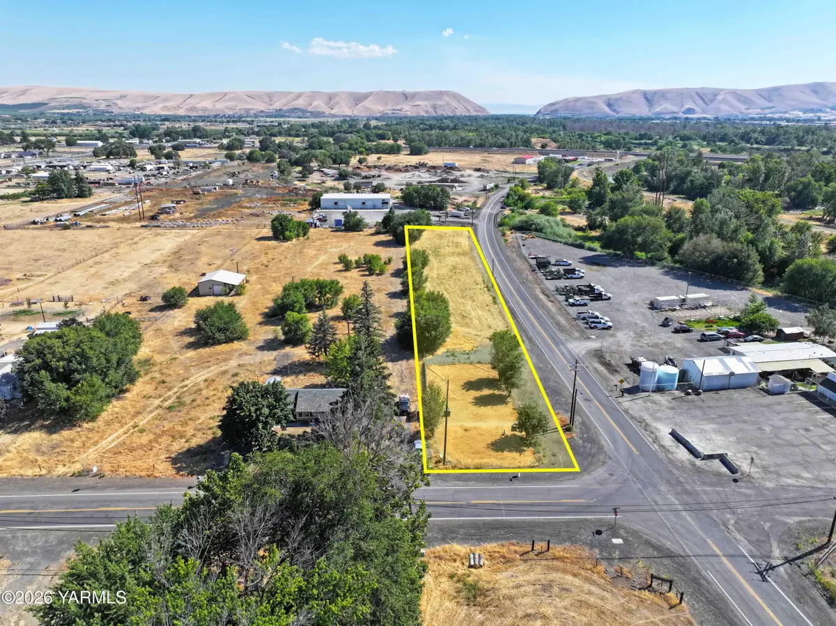 3304 W Birchfield Rd, Yakima, WA 98901 - #1