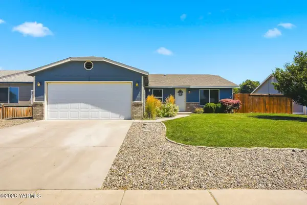 127 Northstone Pky, Zillah, WA 98953