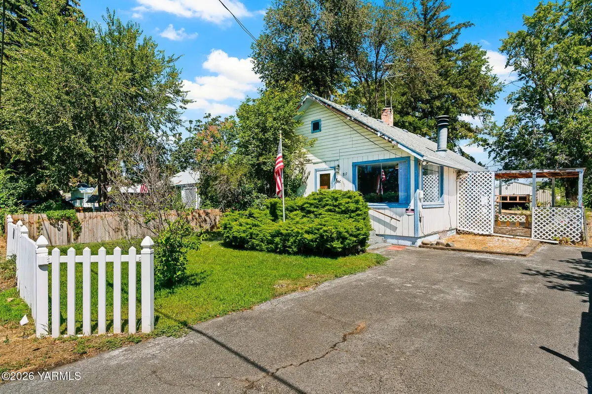 817 N 34th Ave, Yakima, WA 98902 - #1