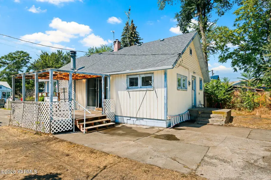 817 N 34th Ave, Yakima, WA 98902 - #2