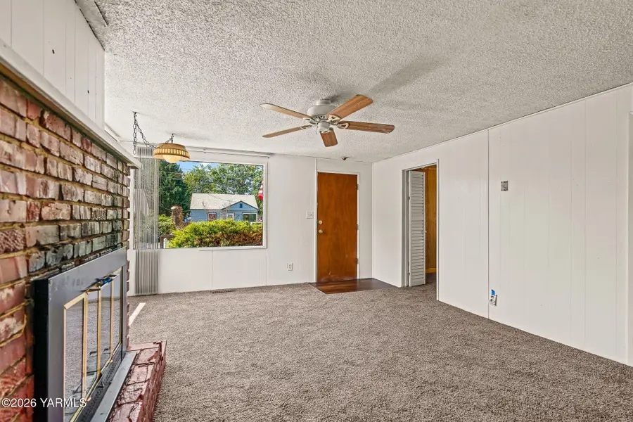817 N 34th Ave, Yakima, WA 98902 - #3