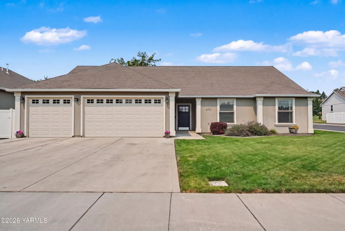 6701 W Chestnut Ave, Yakima, WA 98908 - #1