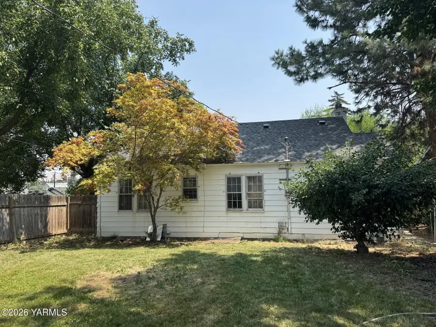 618 S 17th Ave, Yakima, WA 98902 - #2