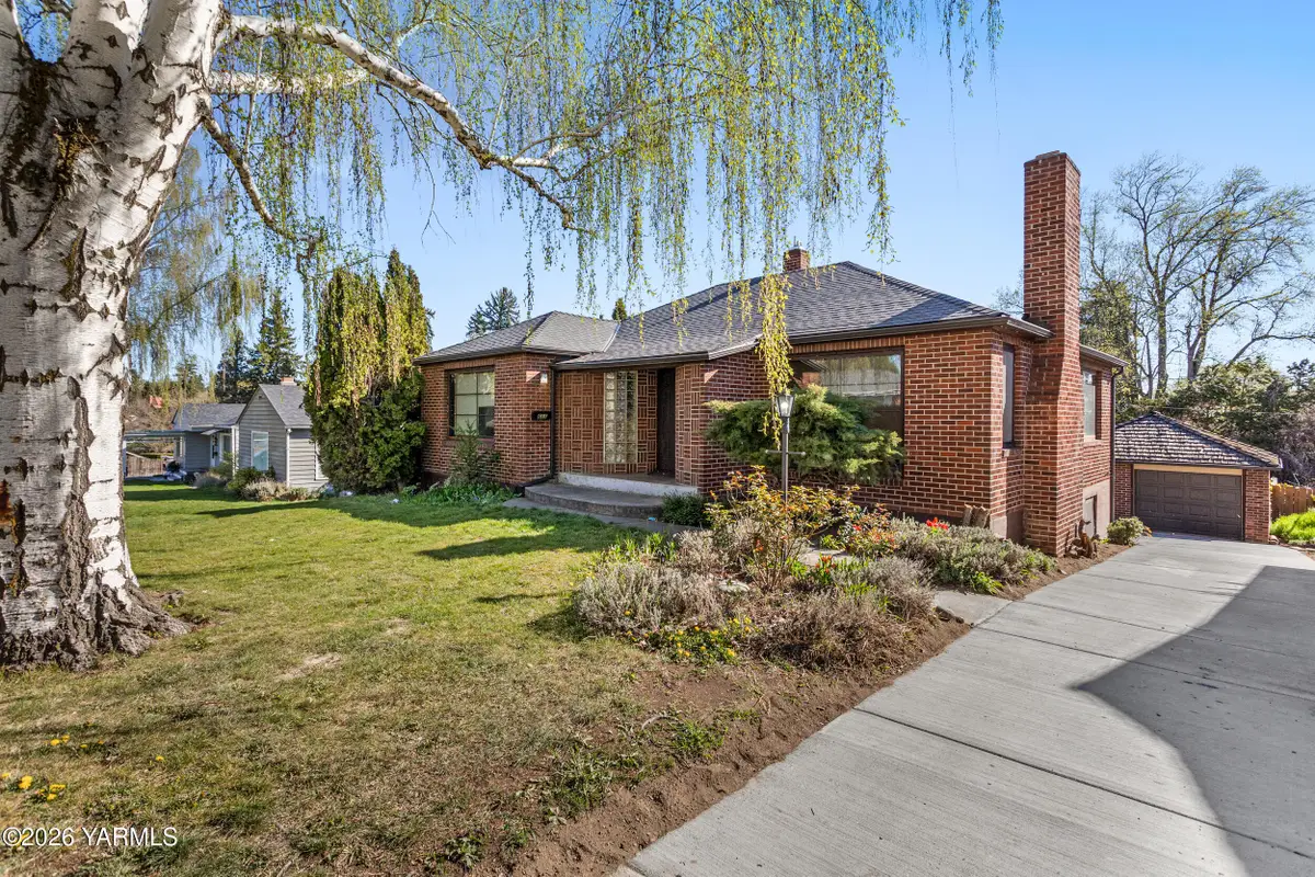 611 S 23rd Ave, Yakima, WA 98902 - #1