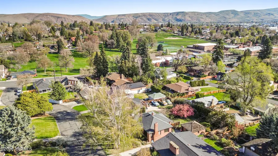 611 S 23rd Ave, Yakima, WA 98902 - #2