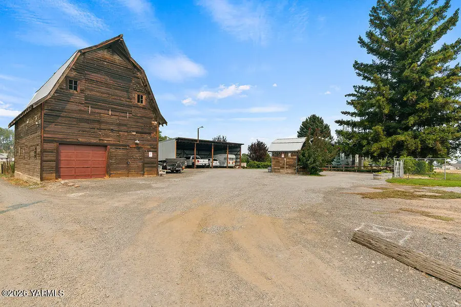 7913 Ahtanum Rd, Yakima, WA 98903 - #2