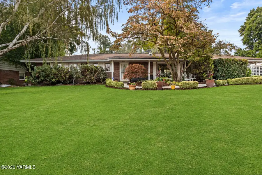 119 Gilbert Dr, Yakima, WA 98902 - #2