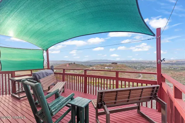 3501 S 40th Ave, Yakima, WA 98903