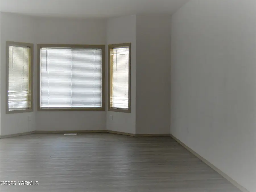 1608 Bountiful Ave, Sunnyside, WA 98944 - #2